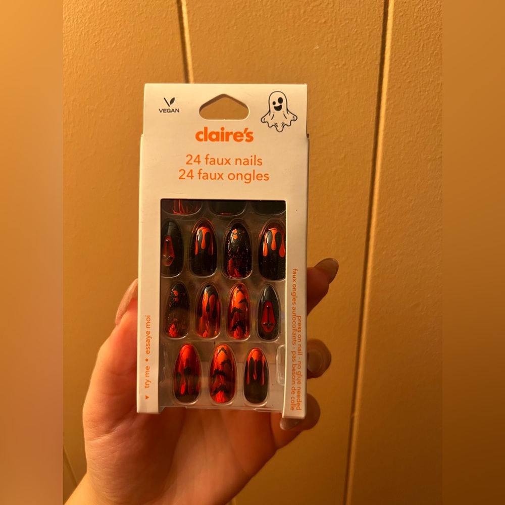 Claire's Red and Black halloween  Faux Nails